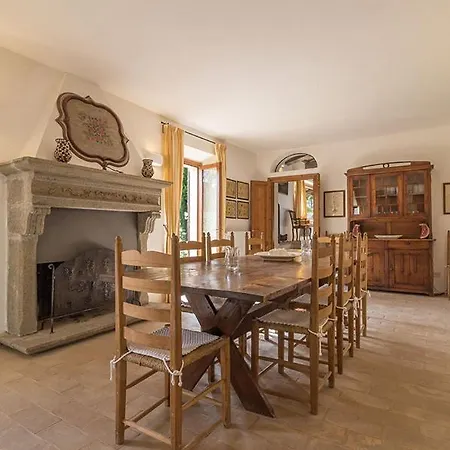 Villa Sleeps 15 With Pool And Air Con