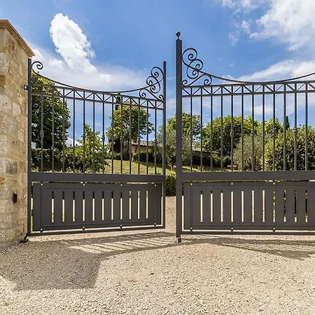 Sleeps 15 With Pool And Air Con *